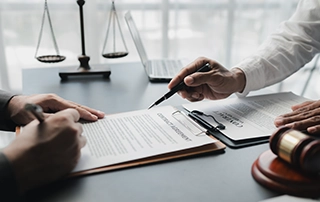 Checklist of must-have clauses in employment contracts 2025